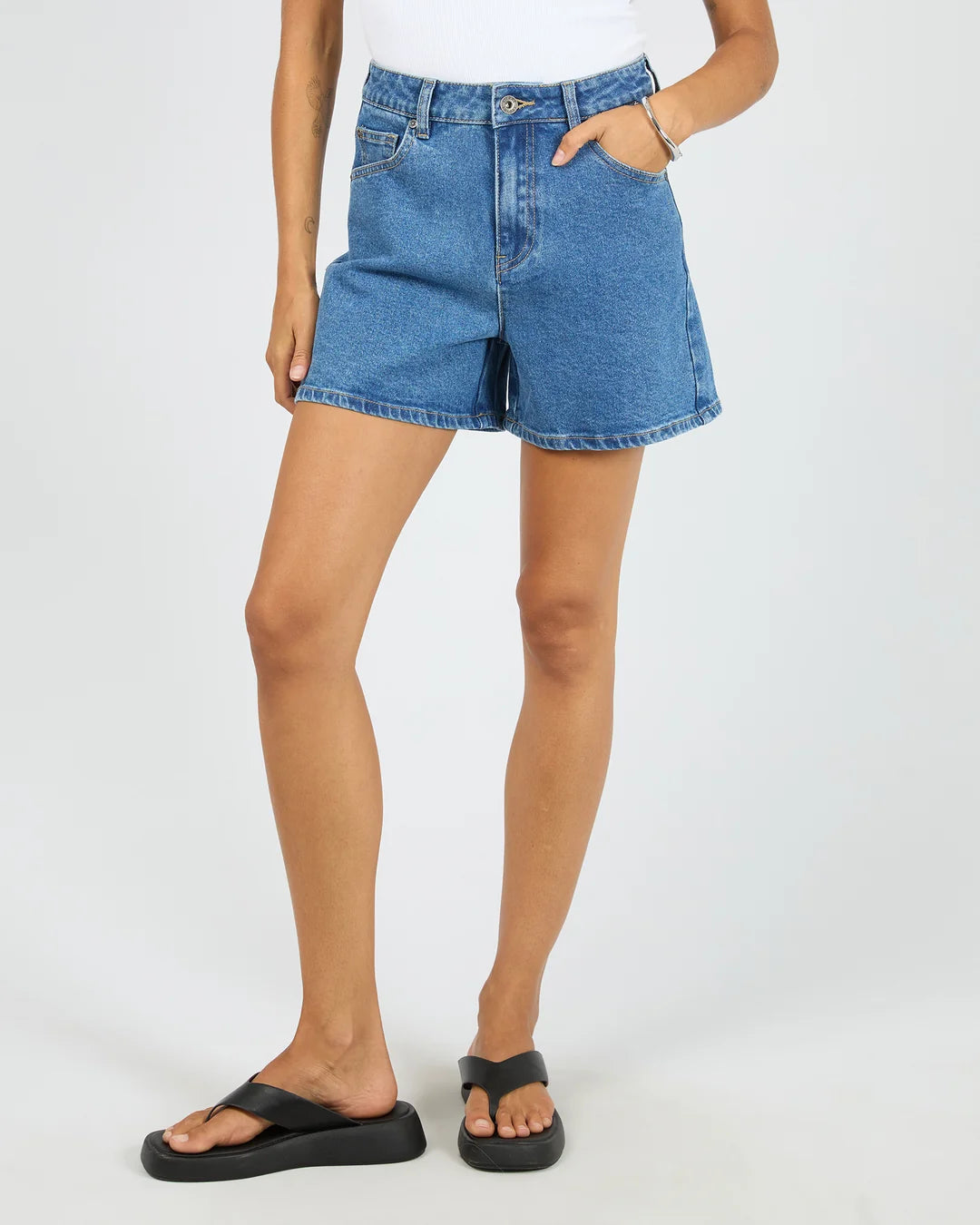 Silent Theory Kyia Short Comfort - Mid Blue