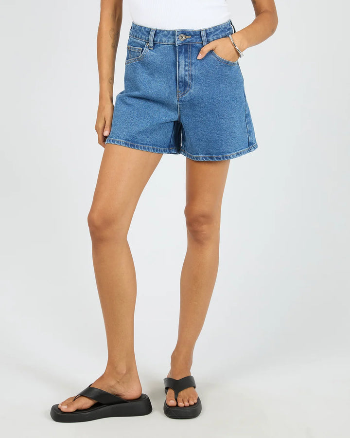 Silent Theory Kyia Short Comfort - Mid Blue